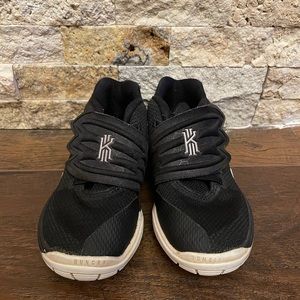 Nike Kyrie 5 TD size 9C
